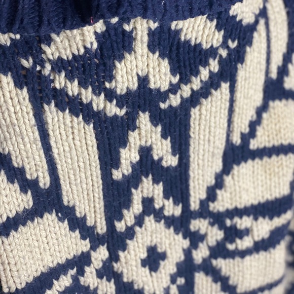 American Eagle Winter Sweater - Picture 5 of 15